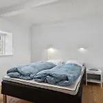 2 Bedroom Amazing In Блаванн