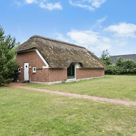 2 Bedroom Amazing In Σπίτι διακοπών *