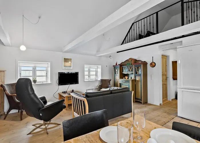 2 Bedroom Amazing In Nyaraló Blåvand