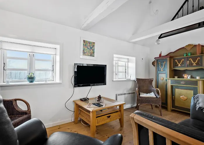 2 Bedroom Amazing In Nyaraló Blåvand